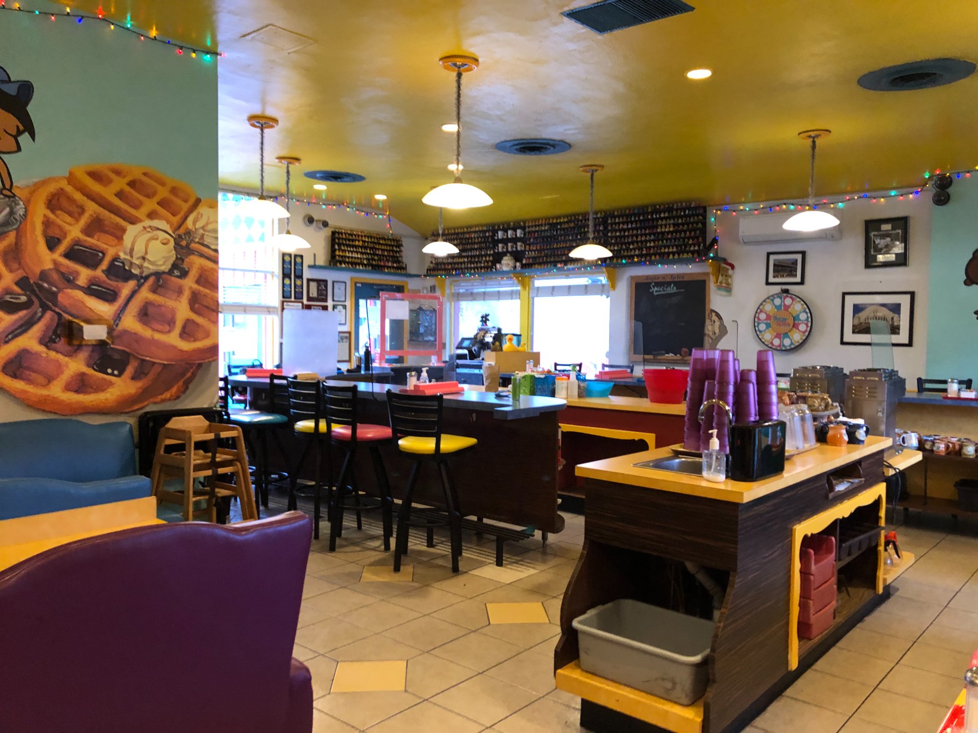 Sugar n' Spice Reading Road interior